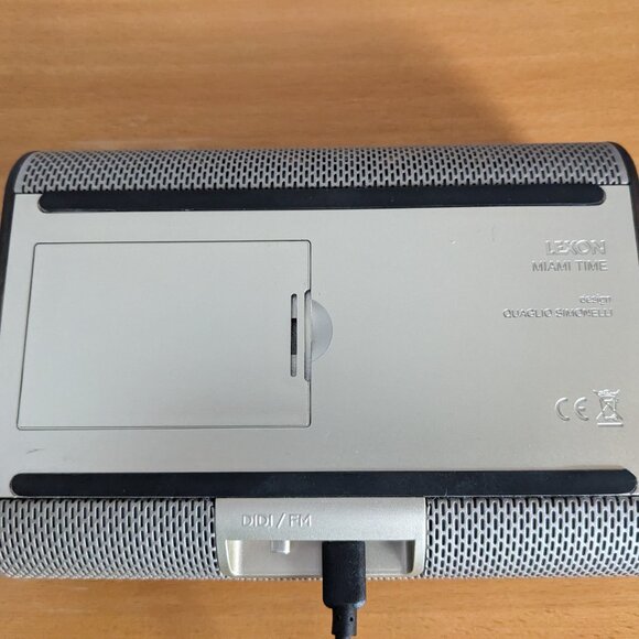 Lexon Miami Time Alarm Clock FM Radio - Picture 2 of 5